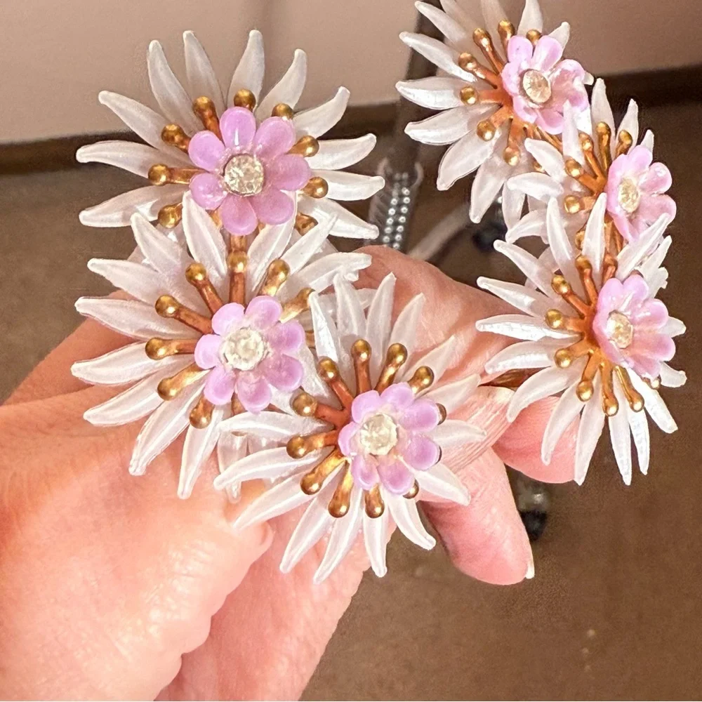 Vintage 1940 50 Oversized Plastic Lavender Fairycore clip ear crawler earrings - Picture 4 of 17